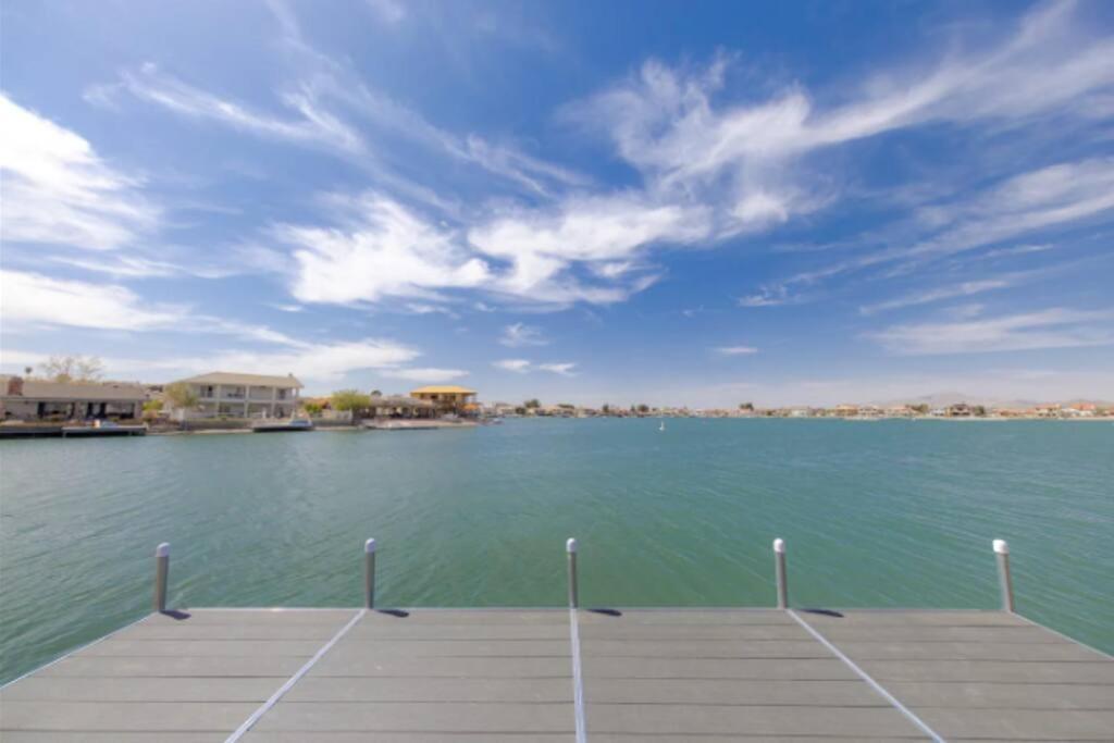 Tranquil Spacious Lake Front Home Near Everything Victorville Exterior photo